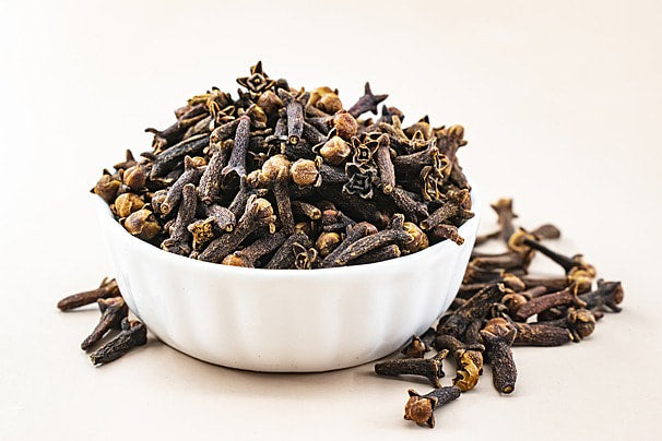 Laung (Cloves)